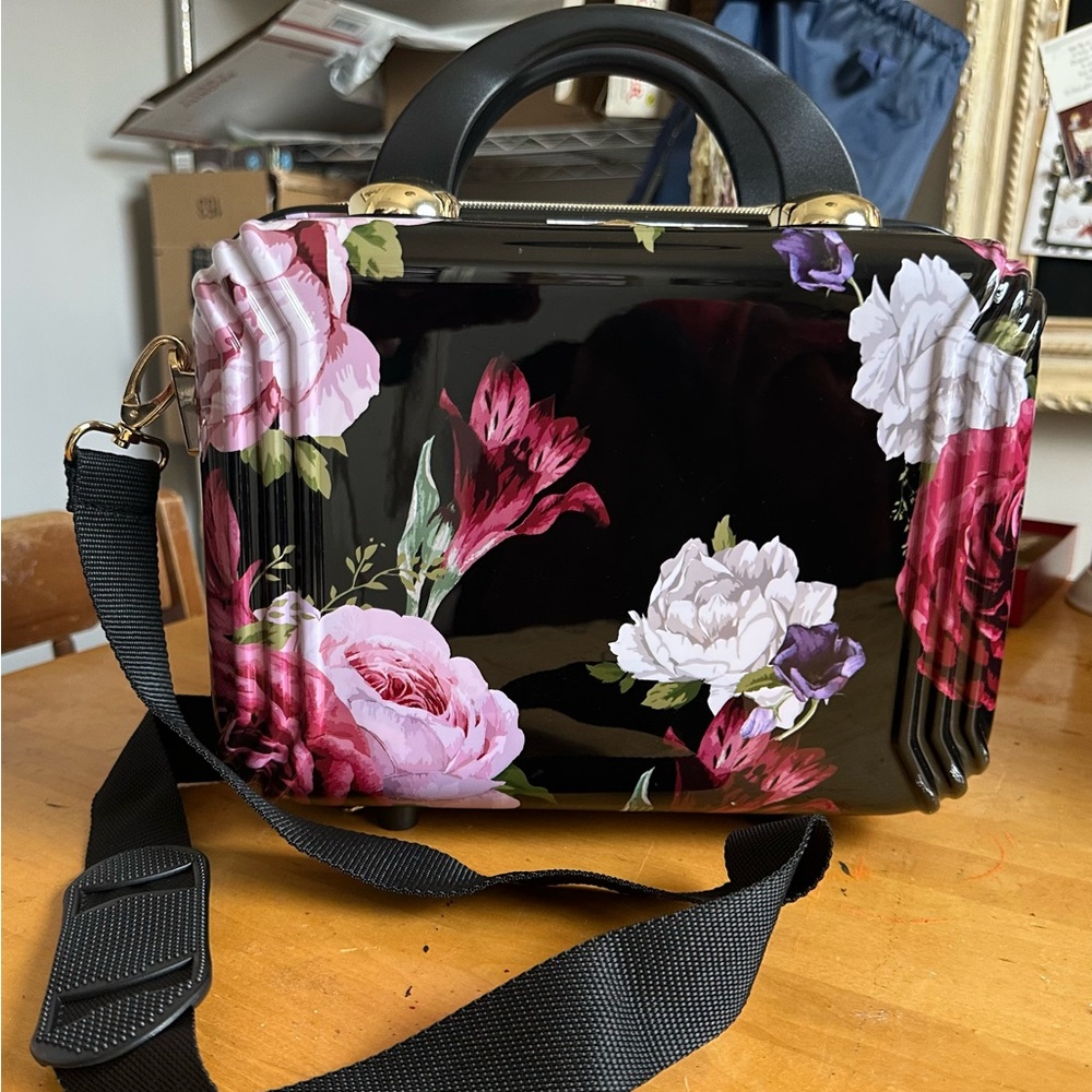 TRIFORCE LUGGAGE HARDSIDE BEAUTY CASE TRAVEL CASE